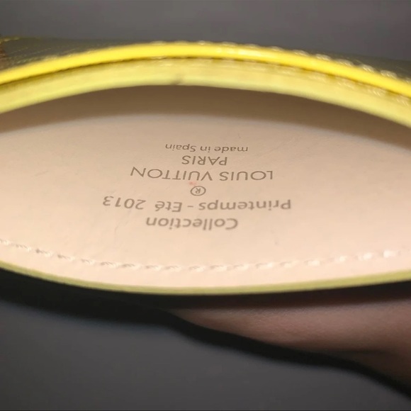 Runway Limited Edition Cardholder - Picture 10 of 10